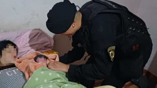 Policías de Alto Verde asistieron un parto