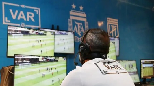 La FIFA analiza eliminar el VAR y empezar a utilizar el "FVS": qué es y cómo funciona