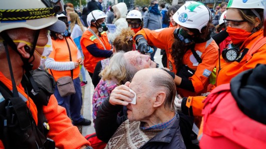 Nuevas corridas y tensión en la manifestación de jubilados frente al Congreso
