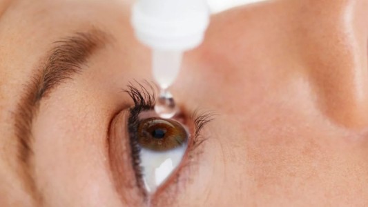 Sin anteojos: ANMAT aprobó las primeras gotas que corrigen la presbicia