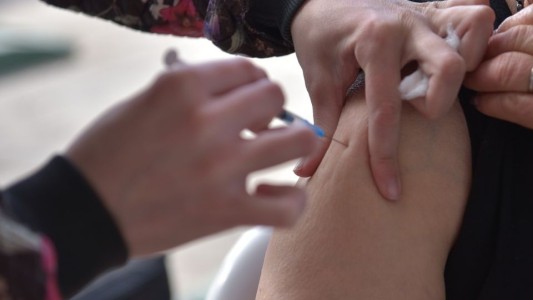Continúa la campaña de vacunación en las escuelas de la ciudad (2)