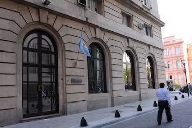 La Coalición Cívica y el socialismo presentaron un recurso de amparo contra el DNU que reformó la SIDE