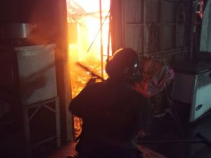 Tragedia en Sauce Viejo: una mujer de 74 años murió en un incendio que destruyó su casa