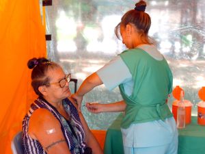 La a campaña itinerante de vacunación continúa este martes en la Plaza Pueyrredón