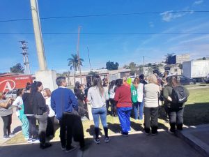 Abrazo simbólico en barrio Pompeya tras robos en el centro de salud de Santa Fe