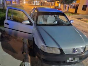 Detuvieron a un hombre tras intentar robar un auto en barrio Los Troncos