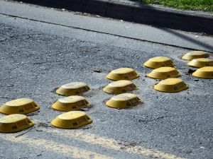 Licitaron la compra de reductores de velocidad y tachas para la seguridad vial
