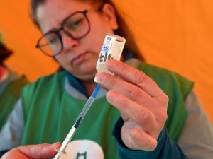 Continúa la campaña de vacunación en la Asociación de Comerciantes de Aristóbulo del Valle