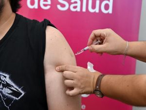 La campaña de vacunación antigripal ya alcanzó a casi 350.000 santafesinos