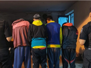 Cuatro menores intentaron entrar a robar a una casa y fueron detenidos