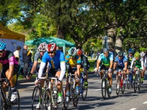Vuelve la histórica Santa Fe-Rosario de ciclismo, una prueba con 100 años de historia