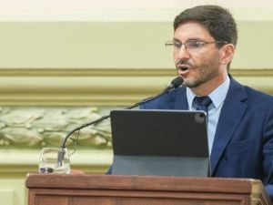 Pullaro defendió el cierre de la paritaria docente por decreto: “Santa Fe hizo el mayor esfuerzo posible”