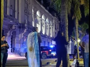 Las protestas policiales tuvieron su réplica en la ciudad de Santa Fe