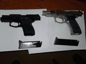 Una mujer denunció a su pareja y el hombre fue detenido con armas de fuego