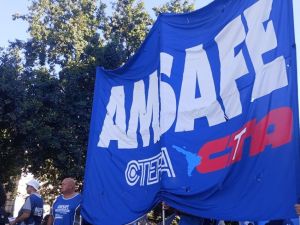 Docentes marcharon en Santa Fe en el marco del paro provincial