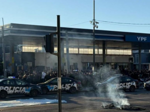 Noche agitada en Rosario por nueva protesta policial ante Jefatura