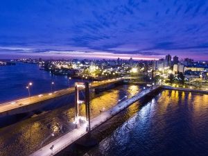 La nueva iluminación del Puente Colgante estaría lista entre mayo y junio