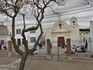 Un alumno amenazó con una tijera a compañeros y forcejeó con su maestra