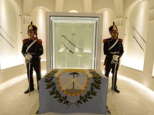 Acto con la presencia de Milei: El sable corvo de San Martín ya llegó a San Lorenzo