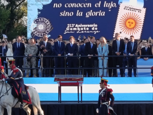 Milei y Pullaro encabezaron el acto de la entrega del sable de San Martín