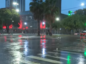 La ciudad bajo alerta: la lluvia trajo complicaciones en diferentes barrios