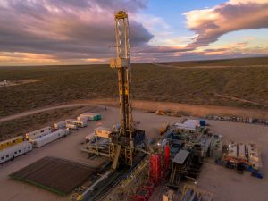 Vaca Muerta: en qué consiste el convenio que firma la provincia con Neuquén