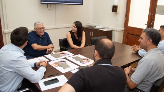 Continúa con la devolución de placas de bronce sustraídas de cementerios