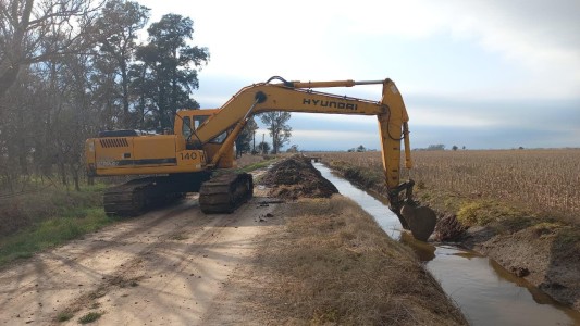 Licitaron la compra de 8 máquinas para mantenimiento de canales y obras de drenaje