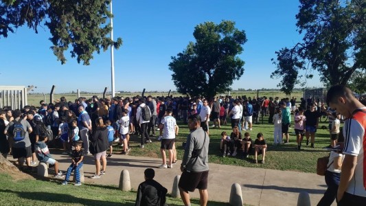 Calculan que más de mil personas fueron a recibir a Messi a Sauce Viejo