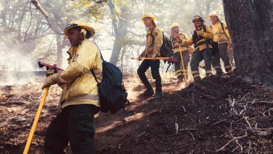 Incendios en la Patagonia: Brigadistas de Santa Fe en Chubut realizan ataque directo al fuego