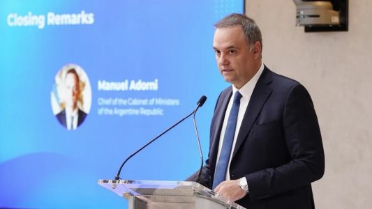 “La palabra no debió ser ‘deslomarse’”: el pedido de disculpas de Adorni