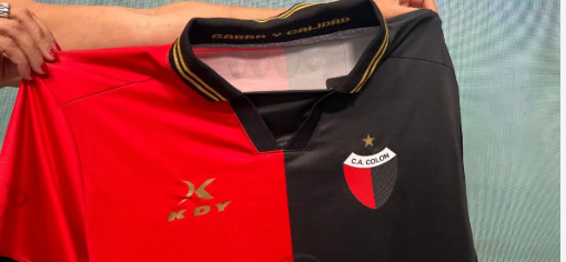 Colón presenta la indumentaria que lo vestirá durante todo el año