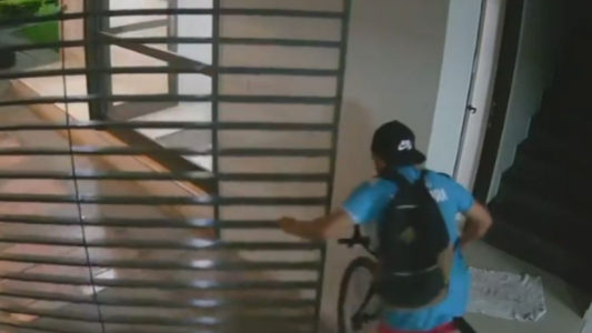 Robo en un edificio: entró al garaje y se llevó una bicicleta sin forzar la puerta