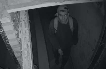 Un delincuente a cara descubierta robó en la casa de Adrián Brodsky