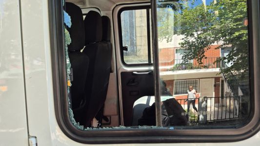 Hay un detenido por apedrear una cuadrilla de la EPE en Villa del Parque