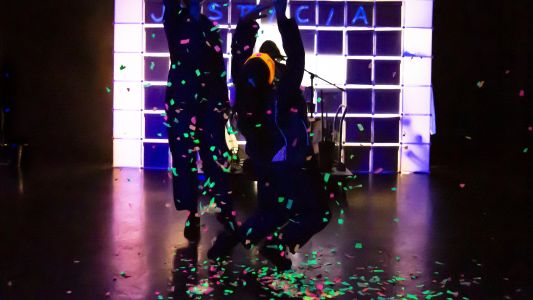 De Londres a Santa Fe: llega Rewind, una obra inspirada en testimonios reales