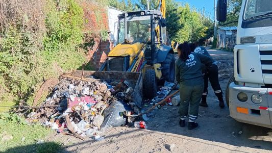 Operativo de limpieza: intensifican la desobstrucción de desagües ante el pronóstico de lluvias