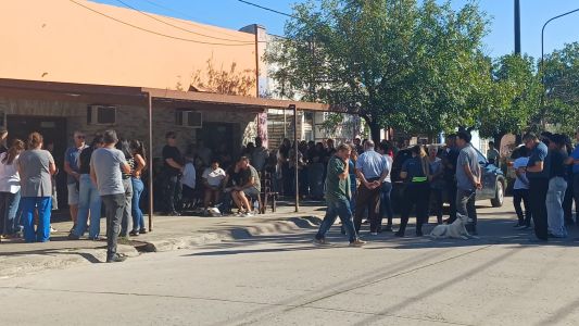 Dolor y angustia en el último adiós a Ian, el joven asesinado en la escuela N° 40