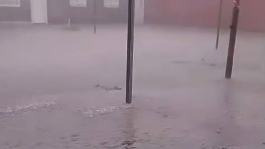 La escuela San Martín de Porres quedó bajo agua en barrio Las Lomas