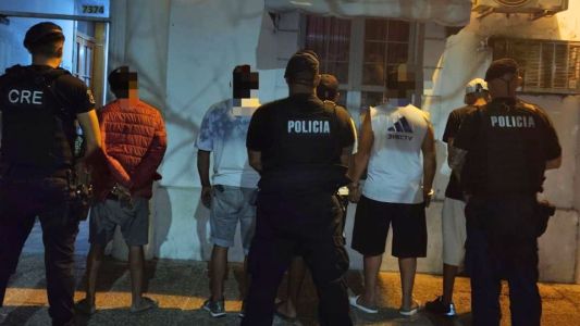 Detuvieron a cinco jóvenes, entre ellos dos menores, acusados de robar una moto