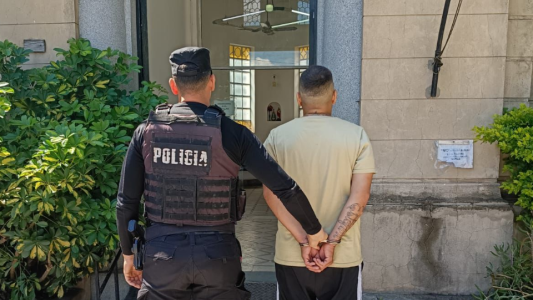 Detuvieron a un motochorro tras robarle a una jubilada y amenazar a la Policía