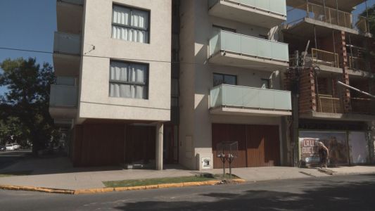 Ingresaron a diferentes departamentos de un edificio del macrocentro de la ciudad