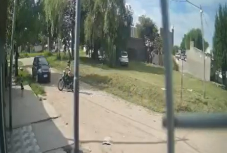 Vecinos persiguieron a un delincuente que intentó asaltar a una mujer