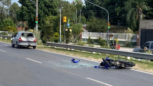Accidente en Ruta 1: motociclista herido tras chocar contra un auto detenido