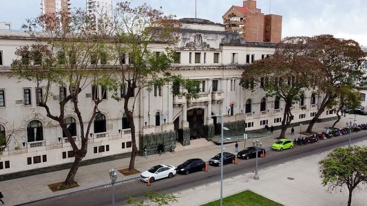 Hay dos adolescentes detenidos por realizar amenazas en una escuela