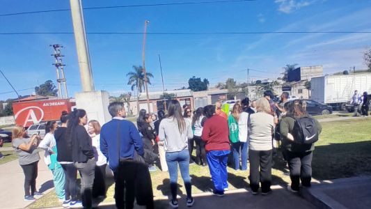 Abrazo simbólico en barrio Pompeya tras robos en el centro de salud de Santa Fe