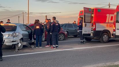 Fuerte accidente en la Ruta Nacional 168 involucró a cinco autos