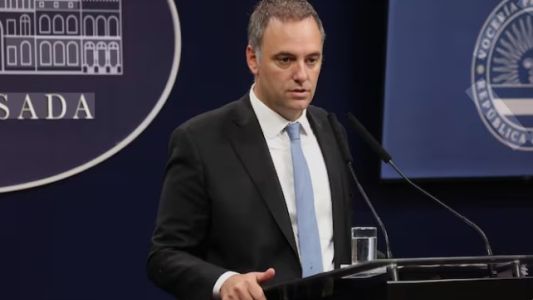 Menem confirmó que Adorni irá a Diputados el 29 de abril y anticipó: “Compren pochoclo, va a ser picante”