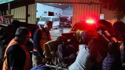 Rescataron a un hombre enfermo aislado por inundaciones en Villa Minetti