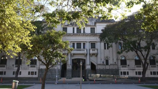 Pedirán 4 años y 6 meses de prisión para un policía por agredir a un niño y a un adolescente